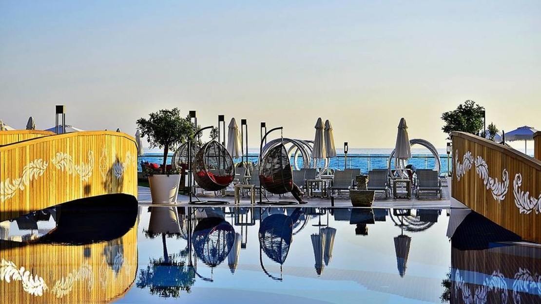 Azura Deluxe Resort & Spa Hotel